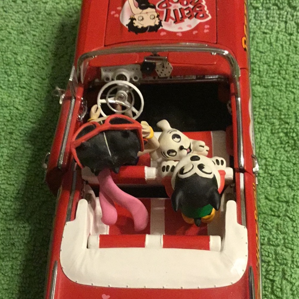 Vintage Betty Boop Red and White Convertible Toy Car - Picture 9 of 14